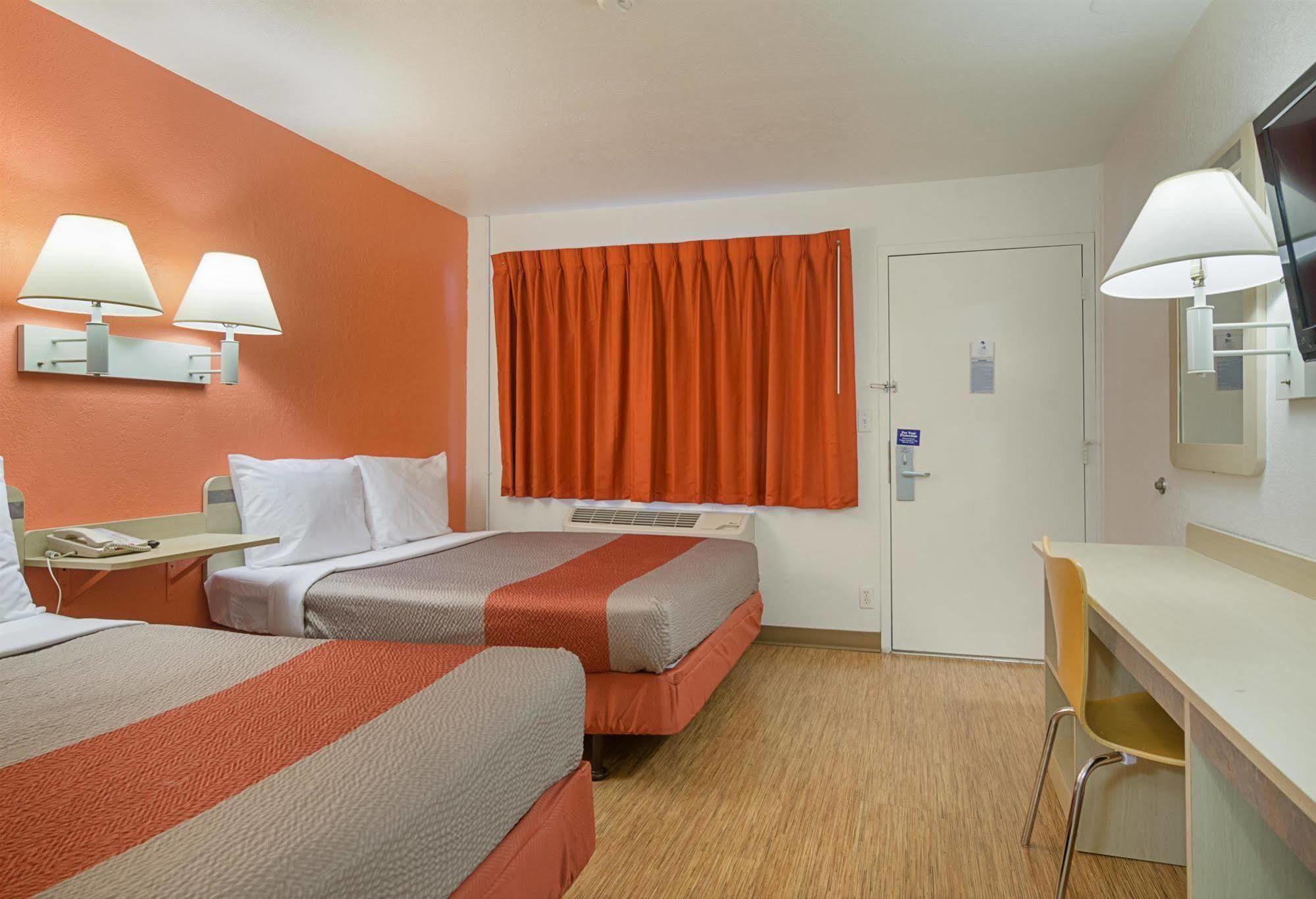 Home 6 Motel โทพิกา ภายนอก รูปภาพ